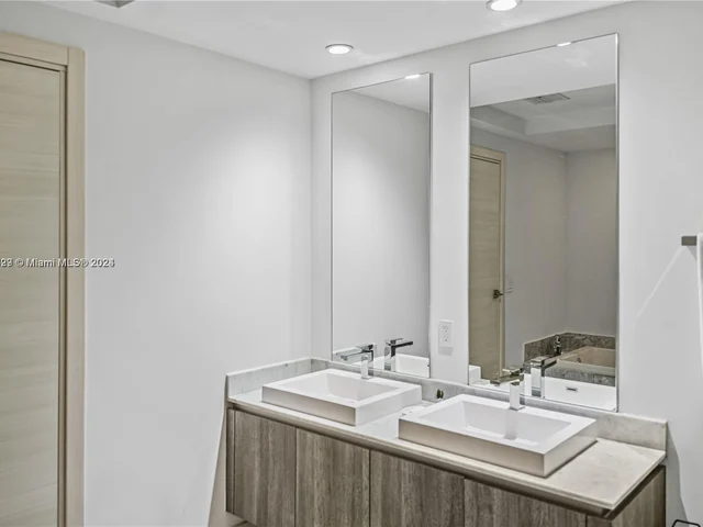 801 S Miami ave # 3904, Miami FL 33130