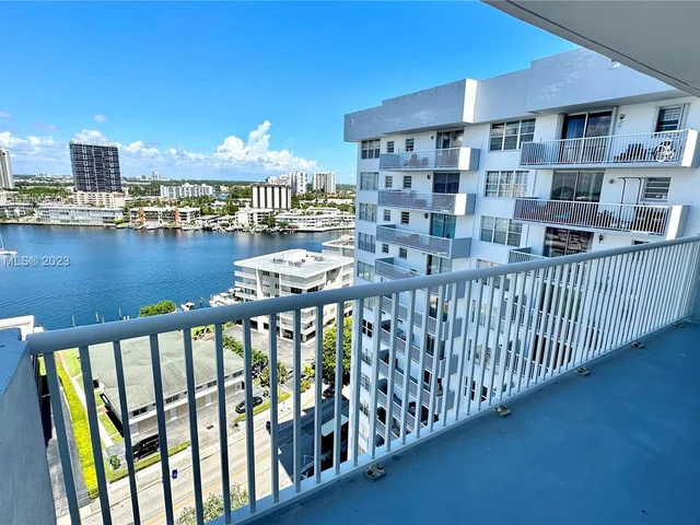 137 GOLDEN ISLES DR # 1510, Hallandale Beach FL 33009