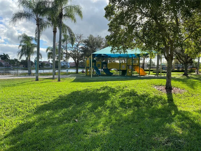 1231 NW 179th Ave, Pembroke Pines FL 33029