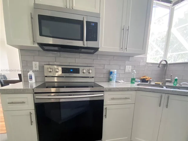 1231 NW 179th Ave, Pembroke Pines FL 33029