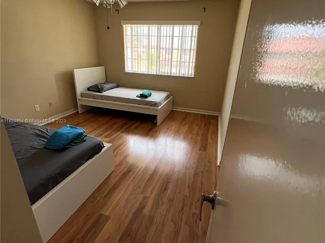 1231 NW 179th Ave, Pembroke Pines FL 33029