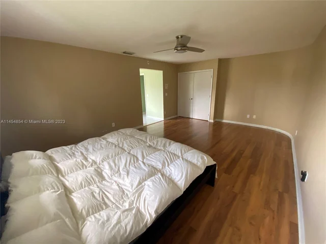 1231 NW 179th Ave, Pembroke Pines FL 33029