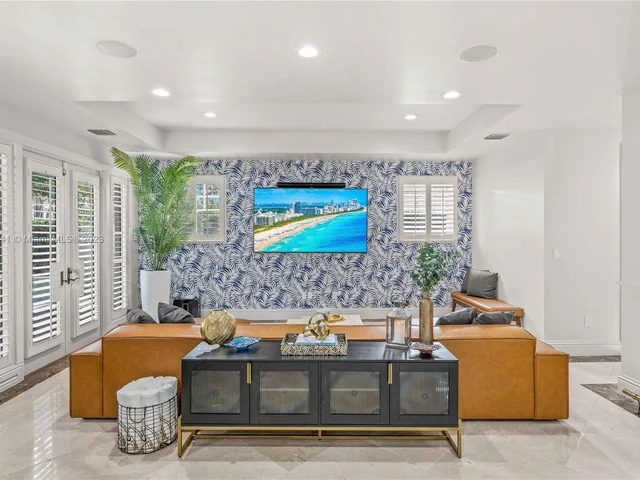 1958 Harbourview Dr, Fort Lauderdale FL 33316