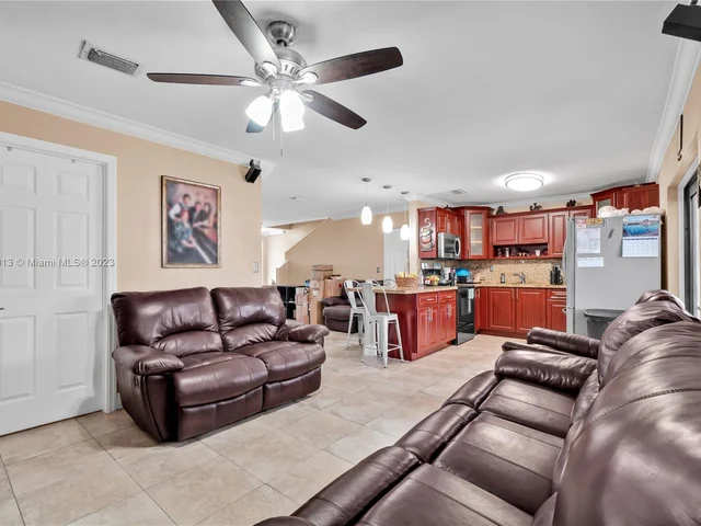 8849 NW 108th St, Hialeah Gardens FL 33018