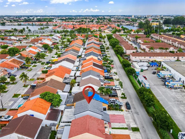 8849 NW 108th St, Hialeah Gardens FL 33018