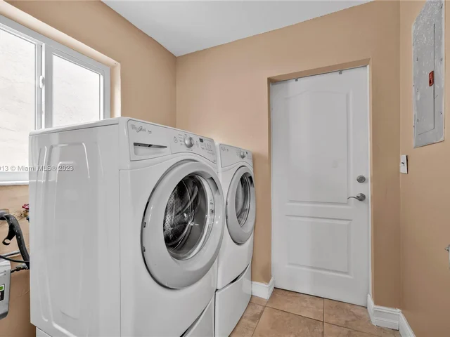 8849 NW 108th St, Hialeah Gardens FL 33018