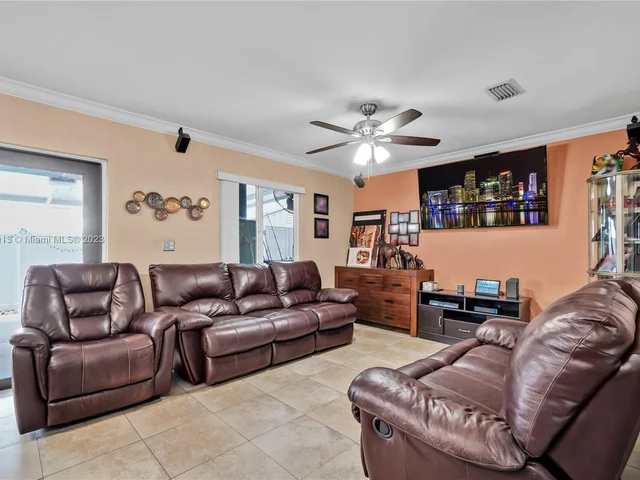 8849 NW 108th St, Hialeah Gardens FL 33018