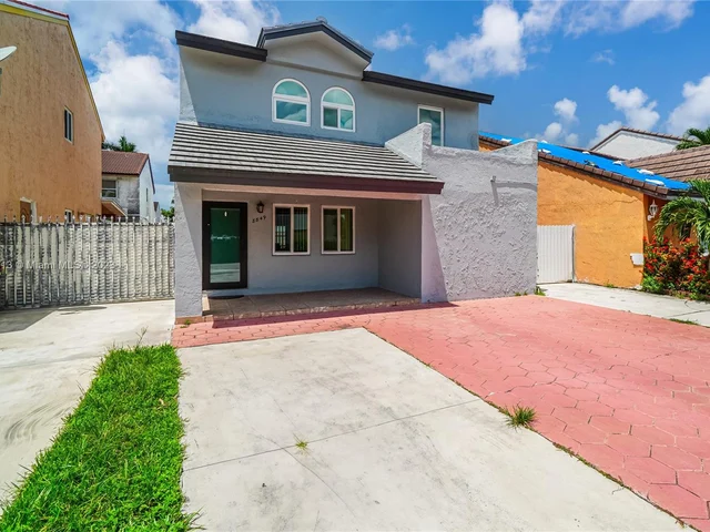8849 NW 108th St, Hialeah Gardens FL 33018