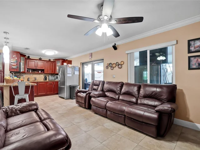 8849 NW 108th St, Hialeah Gardens FL 33018