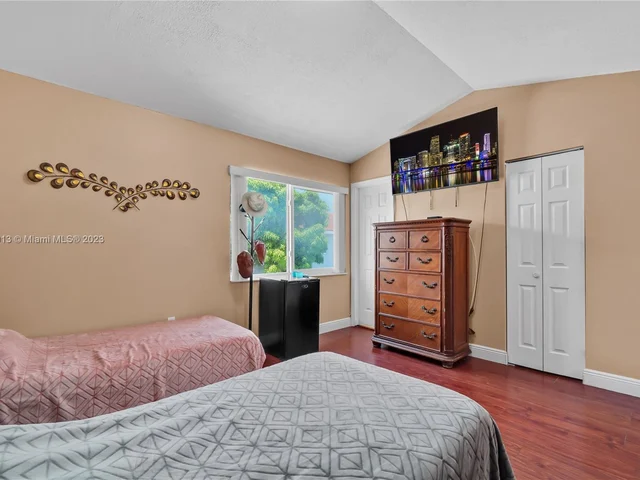 8849 NW 108th St, Hialeah Gardens FL 33018