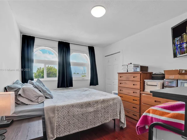 8849 NW 108th St, Hialeah Gardens FL 33018