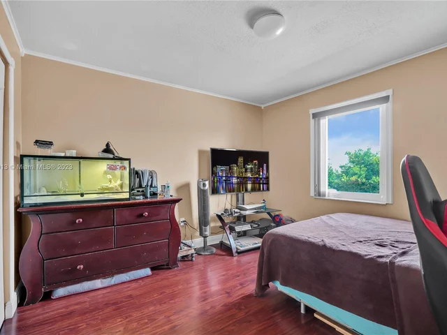 8849 NW 108th St, Hialeah Gardens FL 33018