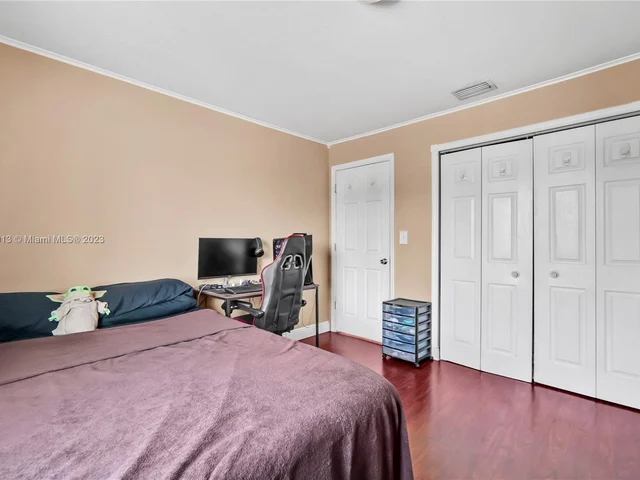 8849 NW 108th St, Hialeah Gardens FL 33018