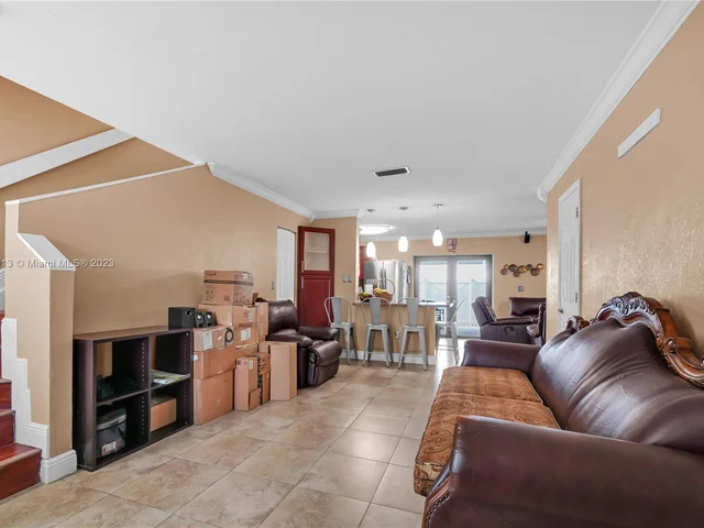 8849 NW 108th St, Hialeah Gardens FL 33018