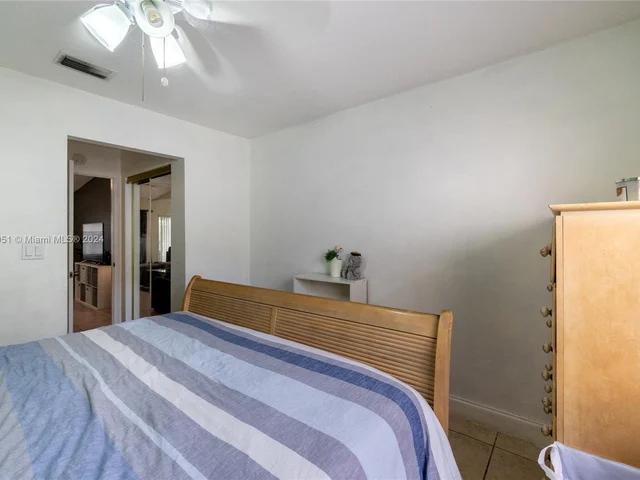 10600 La Placida Dr, Coral Springs FL 33065