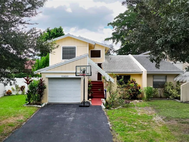 10600 La Placida Dr, Coral Springs FL 33065