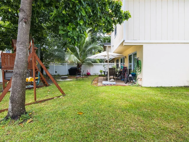 10600 La Placida Dr, Coral Springs FL 33065