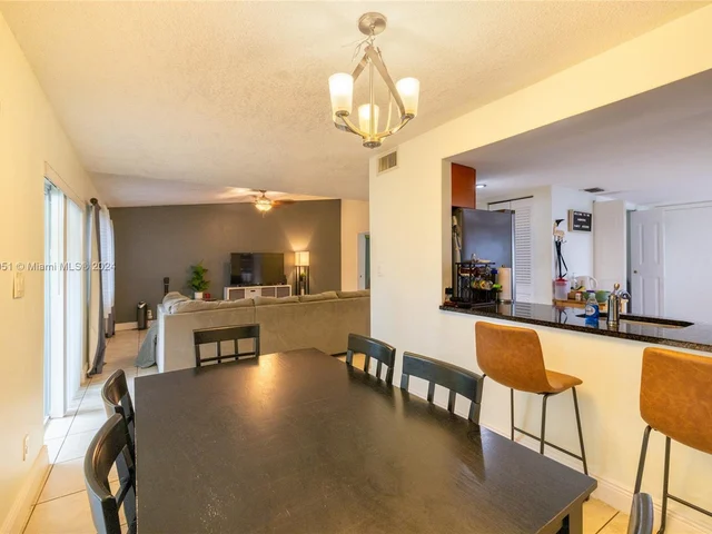 10600 La Placida Dr, Coral Springs FL 33065