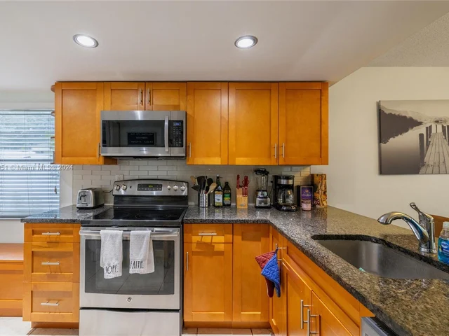 10600 La Placida Dr, Coral Springs FL 33065