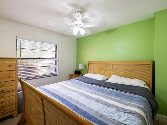 10600 La Placida Dr, Coral Springs FL 33065