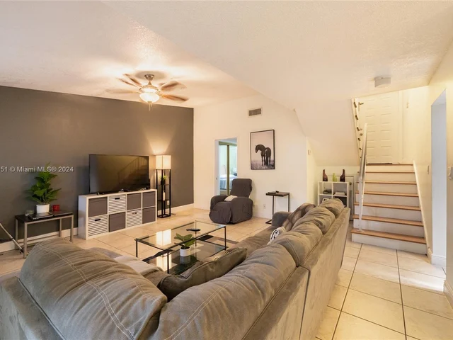 10600 La Placida Dr, Coral Springs FL 33065