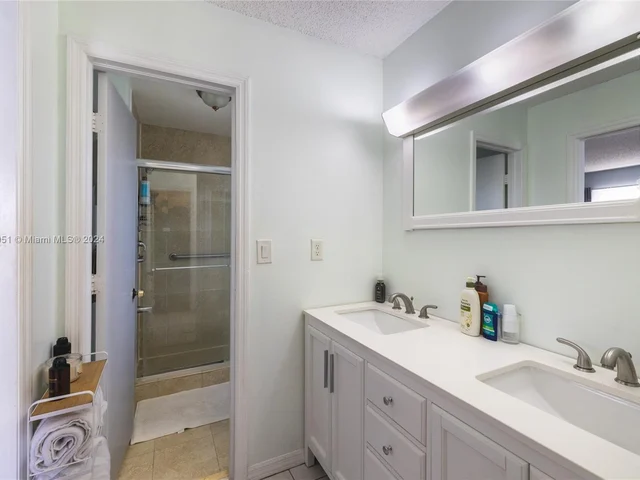 10600 La Placida Dr, Coral Springs FL 33065