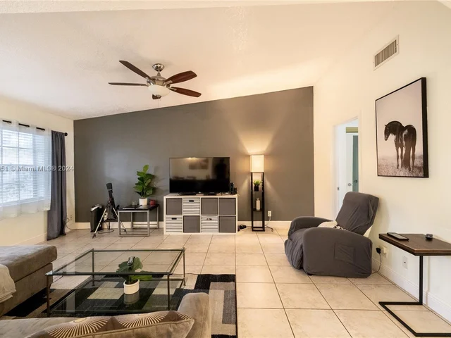 10600 La Placida Dr, Coral Springs FL 33065