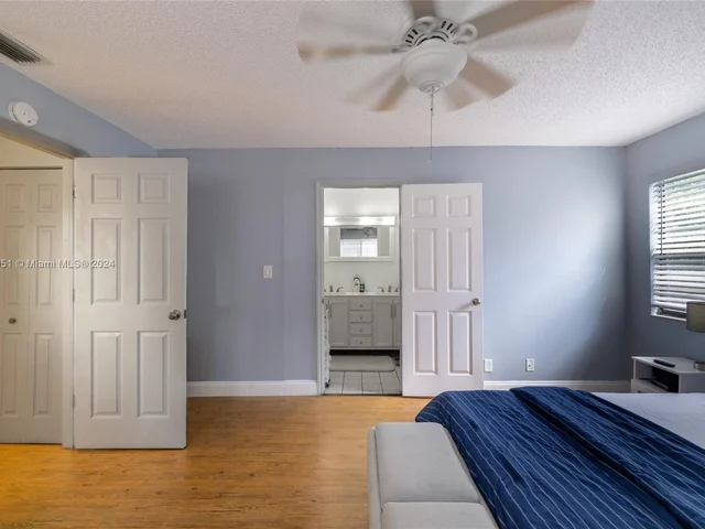 10600 La Placida Dr, Coral Springs FL 33065