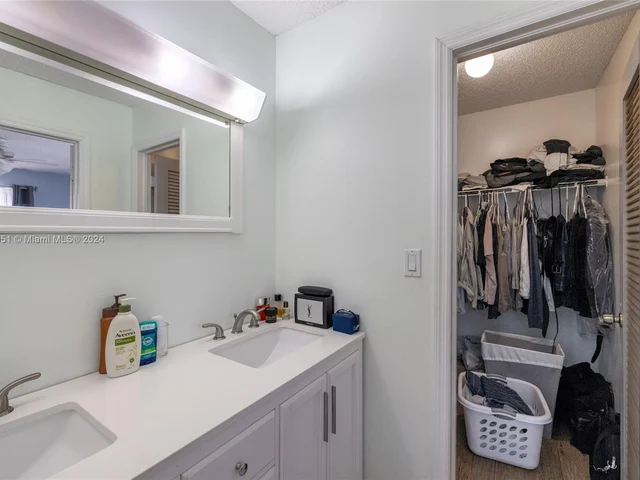 10600 La Placida Dr, Coral Springs FL 33065