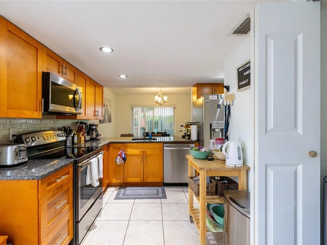 10600 La Placida Dr, Coral Springs FL 33065