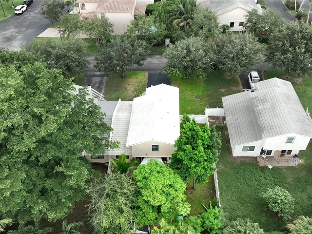 10600 La Placida Dr, Coral Springs FL 33065