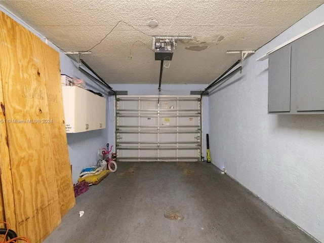 10600 La Placida Dr, Coral Springs FL 33065