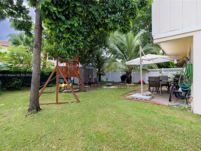 10600 La Placida Dr, Coral Springs FL 33065