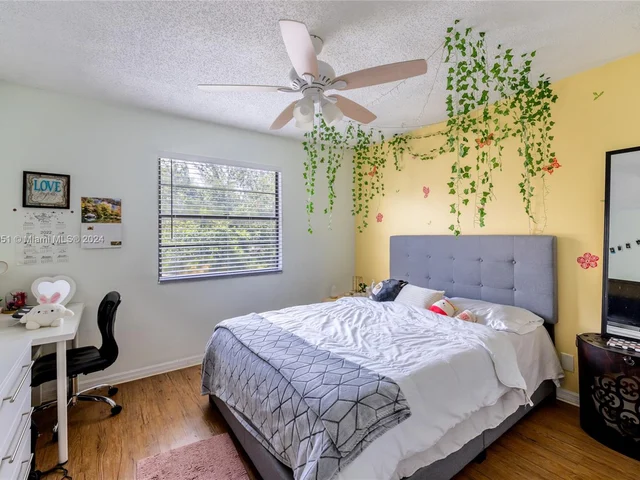 10600 La Placida Dr, Coral Springs FL 33065