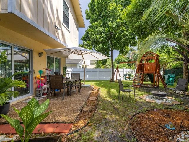 10600 La Placida Dr, Coral Springs FL 33065