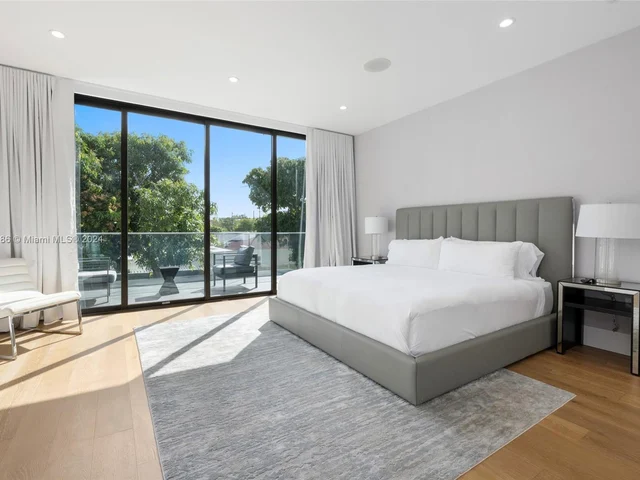 80 NW 45th St, Miami FL 33127