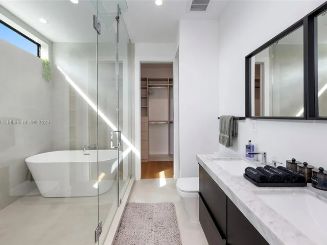 80 NW 45th St, Miami FL 33127