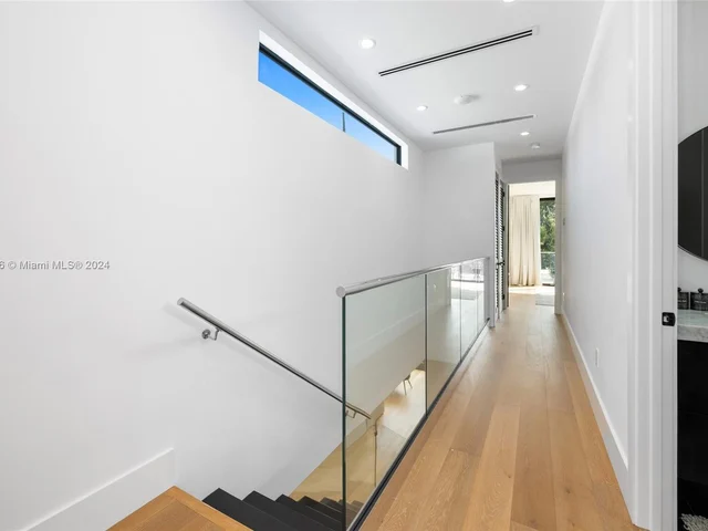 80 NW 45th St, Miami FL 33127