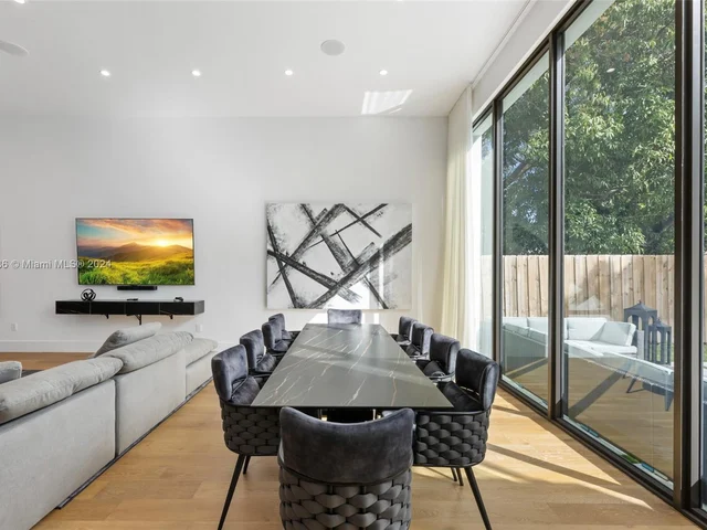 80 NW 45th St, Miami FL 33127