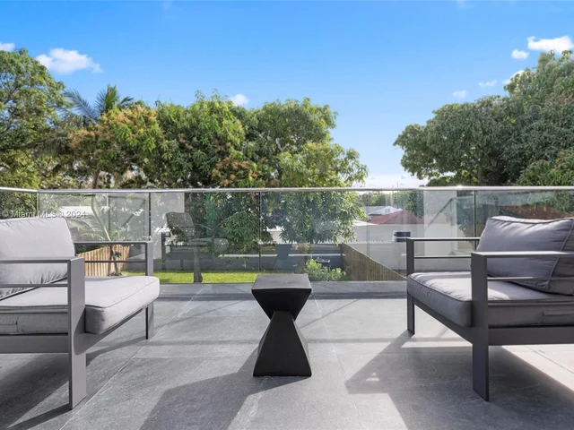 80 NW 45th St, Miami FL 33127