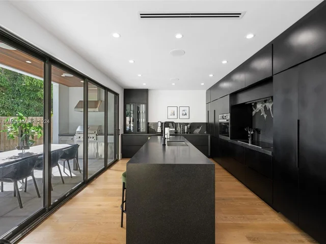 80 NW 45th St, Miami FL 33127