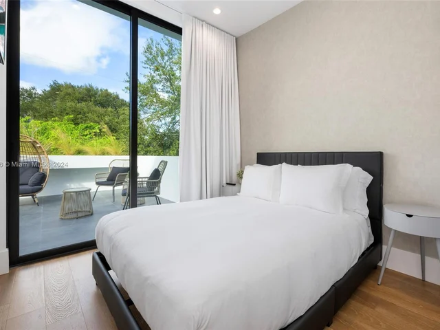 80 NW 45th St, Miami FL 33127