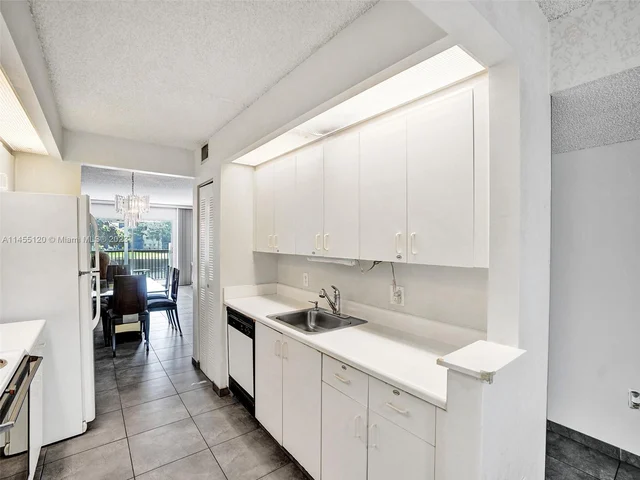 950 SW 138th Ave # 203B, Pembroke Pines FL 33027