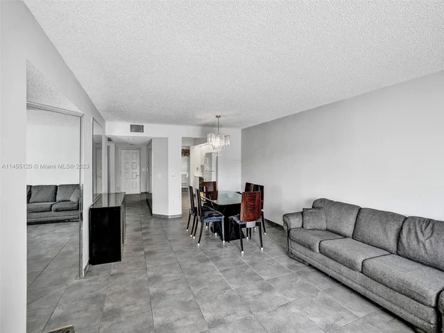 950 SW 138th Ave # 203B, Pembroke Pines FL 33027