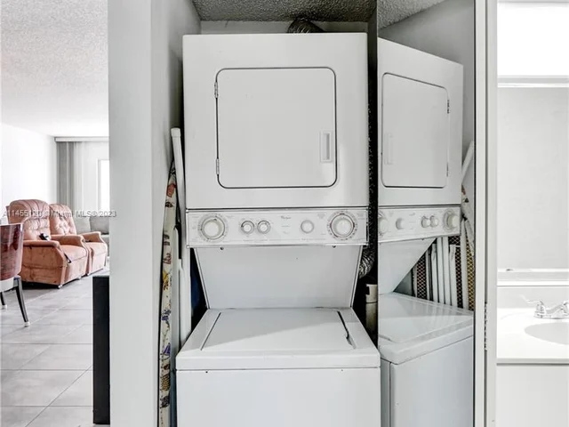 950 SW 138th Ave # 203B, Pembroke Pines FL 33027