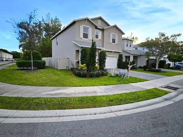 1801 Lake Cove Dr, Lake Worth FL 33460