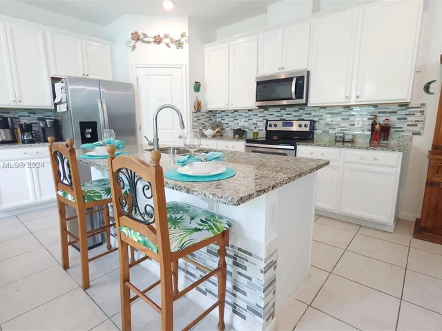 1801 Lake Cove Dr, Lake Worth FL 33460