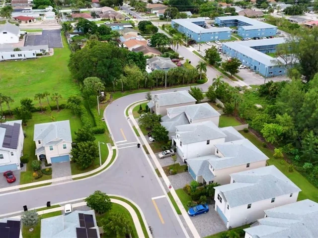 1801 Lake Cove Dr, Lake Worth FL 33460