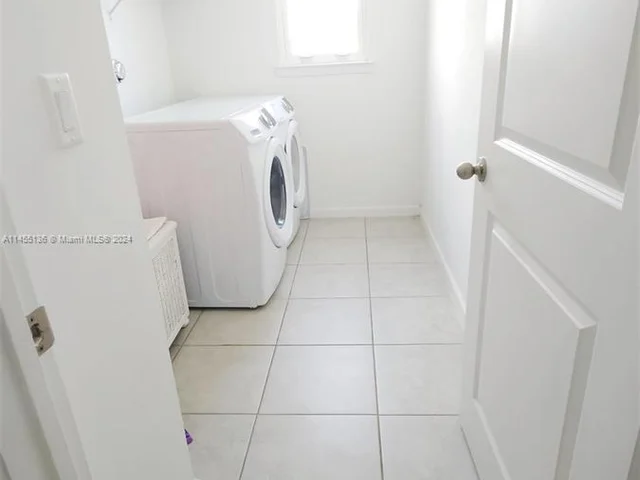 1801 Lake Cove Dr, Lake Worth FL 33460