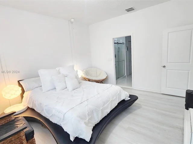 1801 Lake Cove Dr, Lake Worth FL 33460